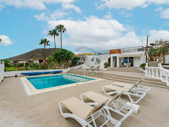 Discover this fully renovated home in Yaco, Tenerife. Spacious plot, modern amenities, and prime location.