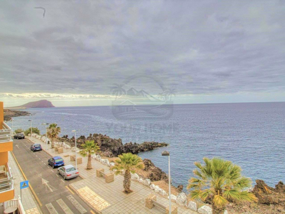 Discover a stunning 78m² apartment in Los AbrigosTenerife with ocean views, a terrace .Perfect for a serene coastal lifestyle