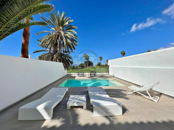 Luxurious Villa for Sale in Costa Adeje, Tenerife - Your Dream Home! Discover this luxurious villa in Costa Adeje, Tenerife. Perfect location, modern amenities, and beautiful design. Your dream home awaits!