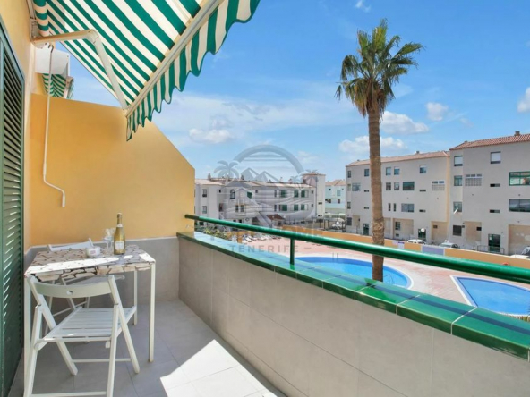 Discover a modern 60 m² apartment in Costa del Silencio with pool views ,an active tourist license .Ideal investment opportunity.