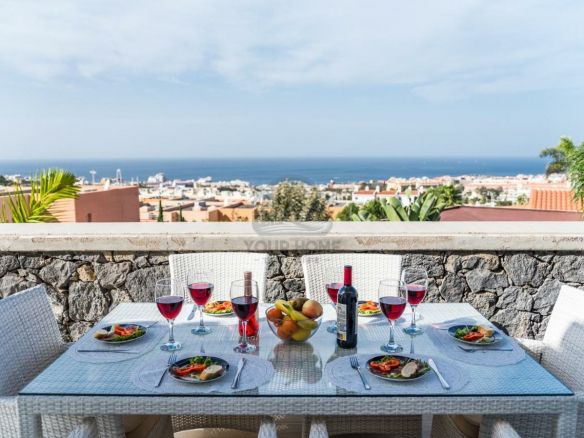 Ingatlanvásárlás Tenerife - Álmai Otthona a Gyönyörű Szigeten Tenerife az ingatlanvásárlók paradicsoma, különösen, ha luxus otthonra vágyik. Cégünk segít Önnek megtalálni az ideális ingatlant Tenerife csodálatos szigetén.