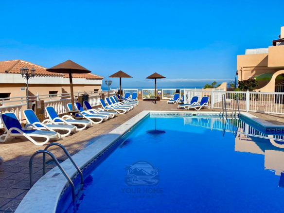 Lovely Apartment for Sale in Paradise Court, Costa Adeje Discover this stunning 67 m² apartment for sale in Paradise Court, Costa Adeje. Featuring 2 bedrooms, a 10 m² terrace with ocean views, and a communal pool, this renovated property is perfect for living or holiday rentals.