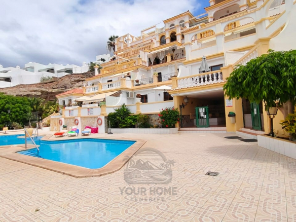 Luxurious 1BR Apartment for Sale in Windsor Park, Tenerife Discover this renovated 1-bedroom apartment in Costa Adeje's Windsor Park complex. Enjoy a private terrace, sea views, and access to two pools. Perfect for investors or personal retreat. Learn more here!