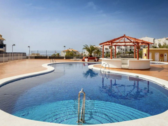Duplex for Sale in Callao Salvaje, Tenerife South Spacious with Mountain Views Explore this 2-bedroom duplex for sale in Callao Salvaje, Tenerife South. Features a large terrace, private garage, and access to a communal pool. Perfect for living or investing.