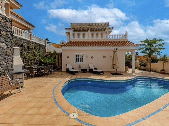 Villa for Sale in Playa Paraíso – Private Pool & Ocean Views Explore this 4-bedroom villa for sale in Playa Paraíso, Callao Salvaje. Features include a private pool, terraces, BBQ area, and stunning sea views.