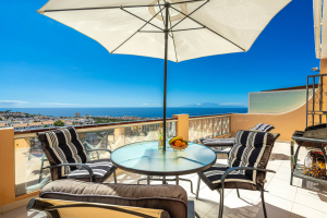 Nyaralovasarlas Tenerife -Nyaralóvásárlás Tenerife  Találd meg álmaid nyaralóját Tenerifén! Óceánparti villák, modern apartmanok és pihenésre ideális otthonok várnak rád.