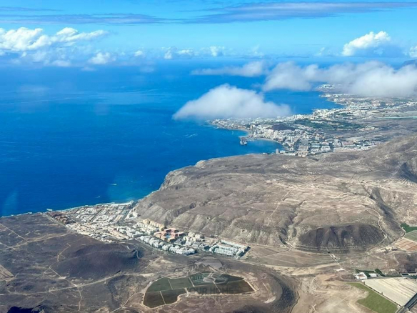 1-Bedroom Apartment for Sale in Palm Mar, Tenerife Explore a modern 1-bedroom apartment in Palm Mar, Tenerife, with pool views, a swimming pool, a tennis court, and a private parking space. Perfect for living or investing!
